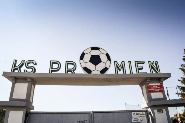 I do love a gateway that clearly announces what lies in store 😍⚽

🏟️ Promien Zary v Dozamet Nowa Sol
📅 26 April 2025

#againstmodernfootball #thebeautifulgame
#oldstadium
#retrofootball
#groundhopper
#groundhopping
#polishfootball
#footballromance
