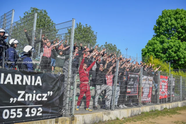 Some more of Dozamet on Saturday - a right handful from start to finish this lot were! Two coaches in all for the derby, and from the moment they got off them they were causing a nuisance 😂 Great support, and much respect 👏

🏟️ Promien Zary v Dozamet Nowa Sol
📅 26 April 2025

#againstmodernfootball #polishfootball #ultrasworld #ultraslife #kibice #hooligans #nofacenocase #chuligani #awaydays #awayends